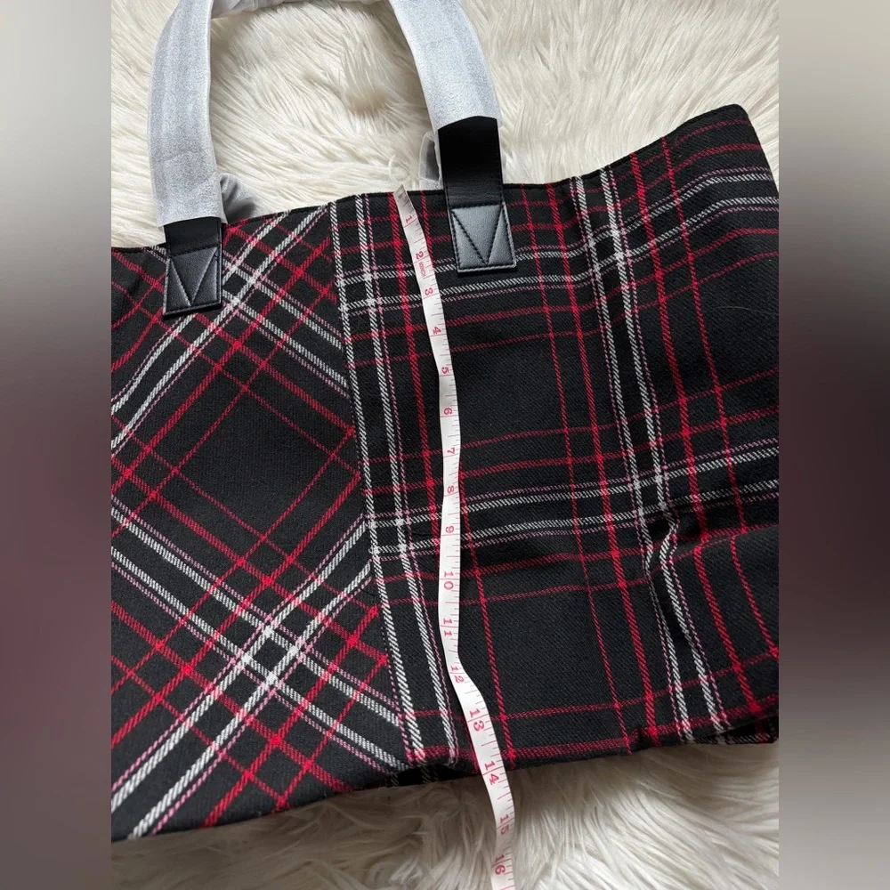 Victoria’s Secret plaid tote bag - Picture 9 of 10